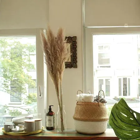 Raul Vlakbik Het Gogh Musem Couette-café Amsterdam